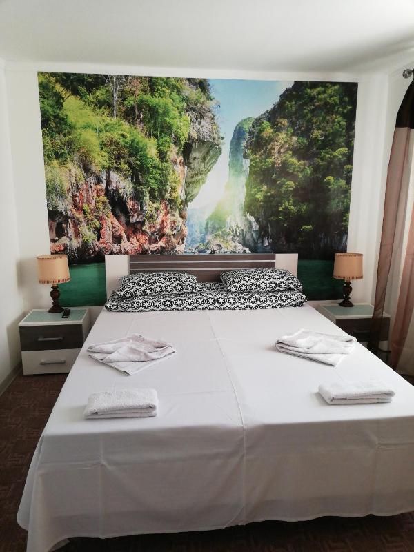 Double Room with Private Bathroom image 1