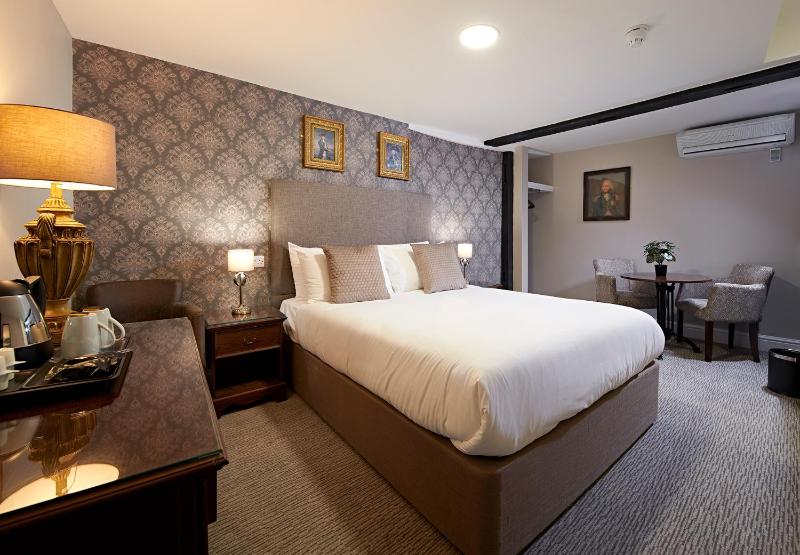 Deluxe King Room image 4