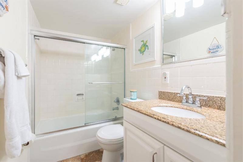 Three-Bedroom Apartment - Oceanfront - Unit 68 image 3