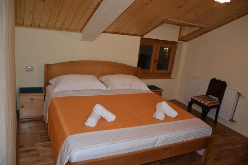 Standard Double Room image 3