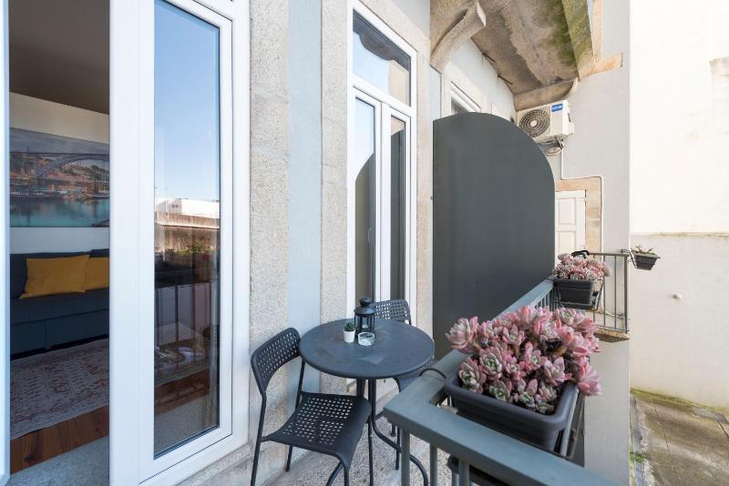 Apartment Alegria Street by Sweet Porto - Free Parking - image 9