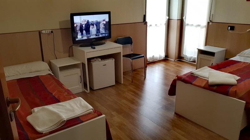 Triple Room with Private Bathroom image 3