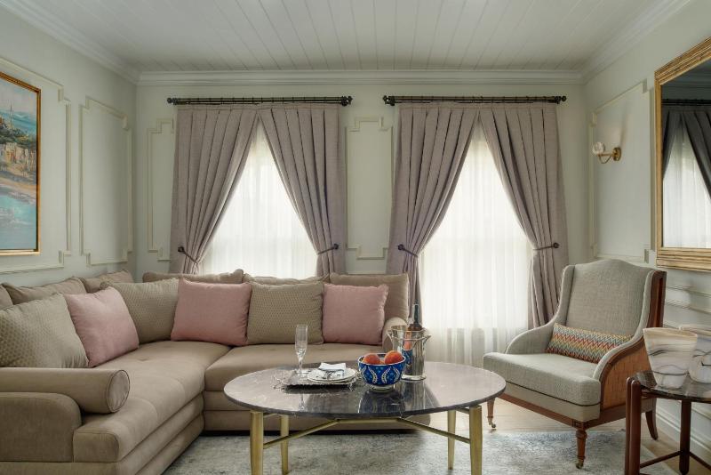 King Suite with Bosphorus View image 4