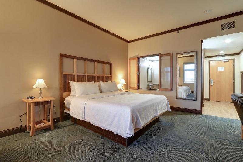 King Room image 4