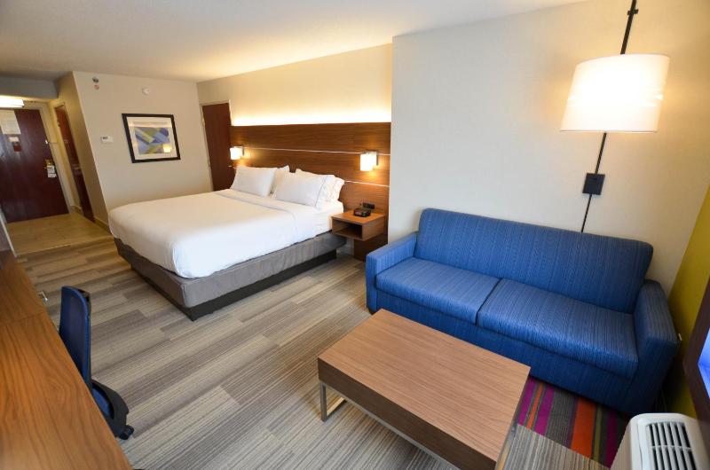 King Suite with Sofa Bed image 2