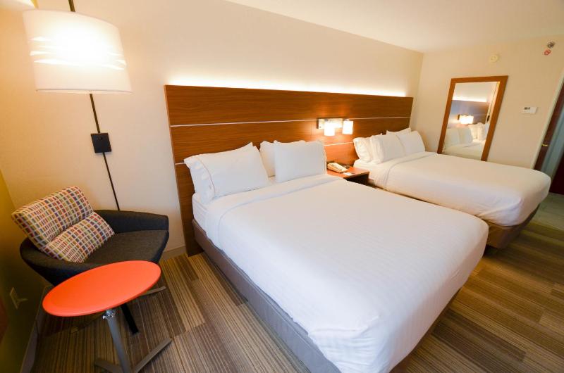 Standard Room with Two Queen Beds image 2