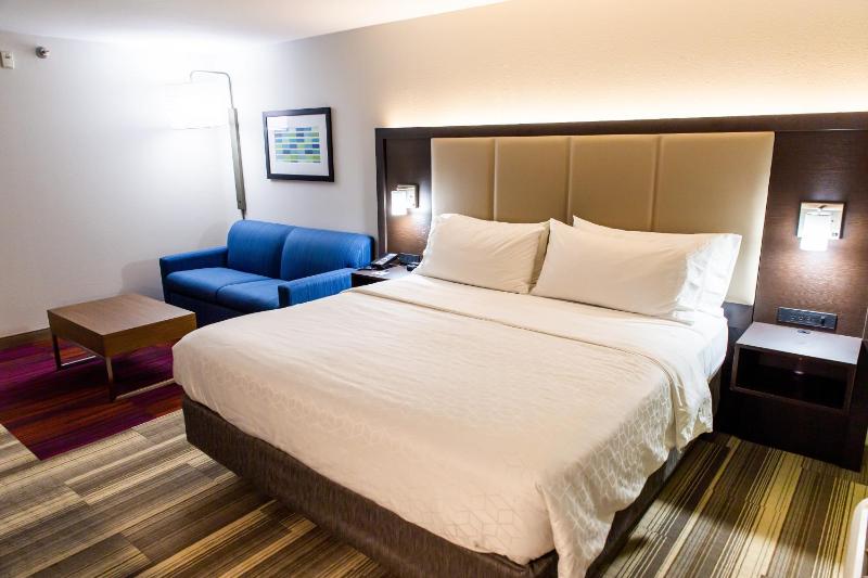 Standard King Room image 4