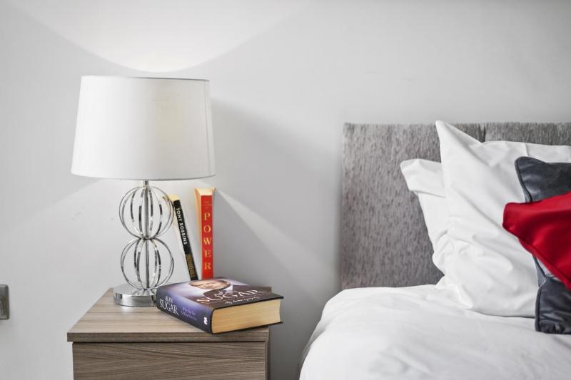 One-Bedroom Apartment image 1