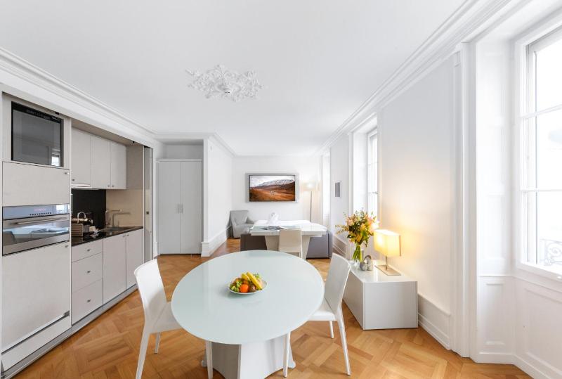 Interconnected Two-bedroom Apartment - Air-conditioned - 110 sqm image 3