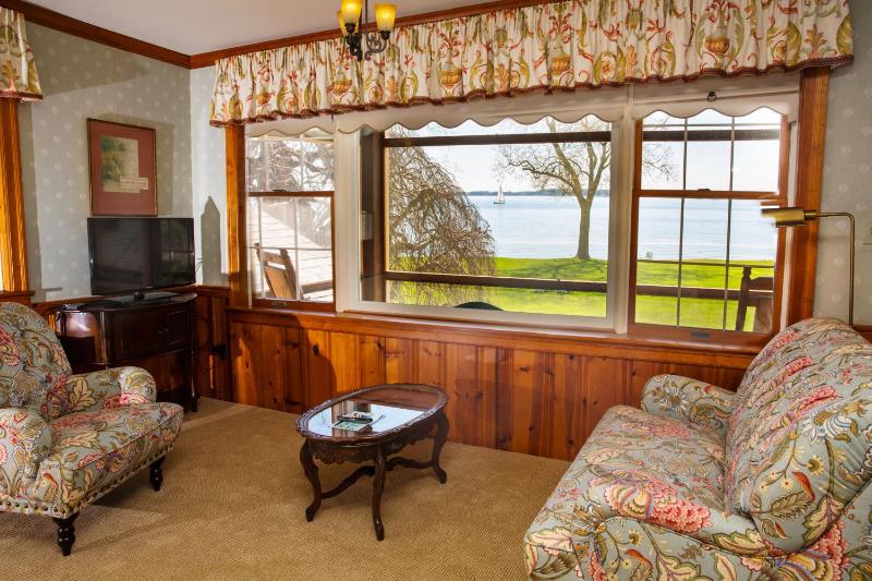 Deluxe Suite with Bay View image 1