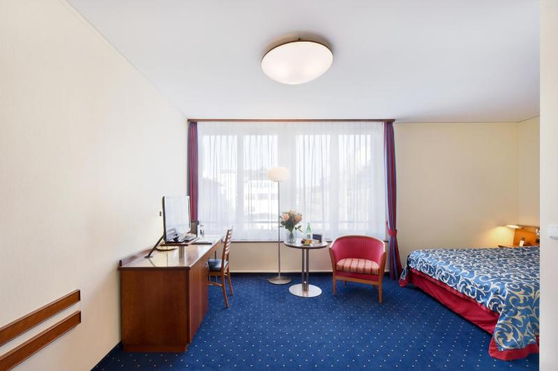 Double Room with French Bed image 2