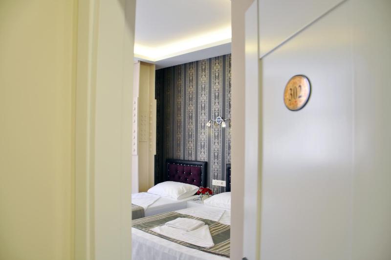 Budget Triple Room image 4