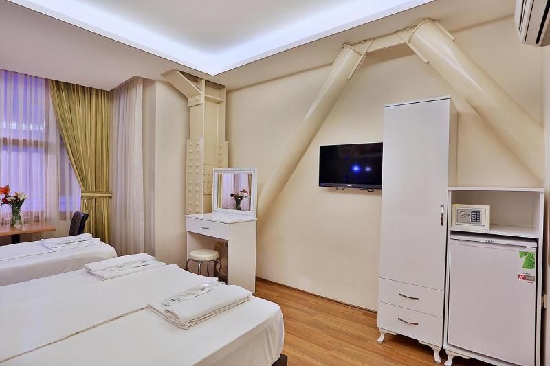 Budget Triple Room image 3