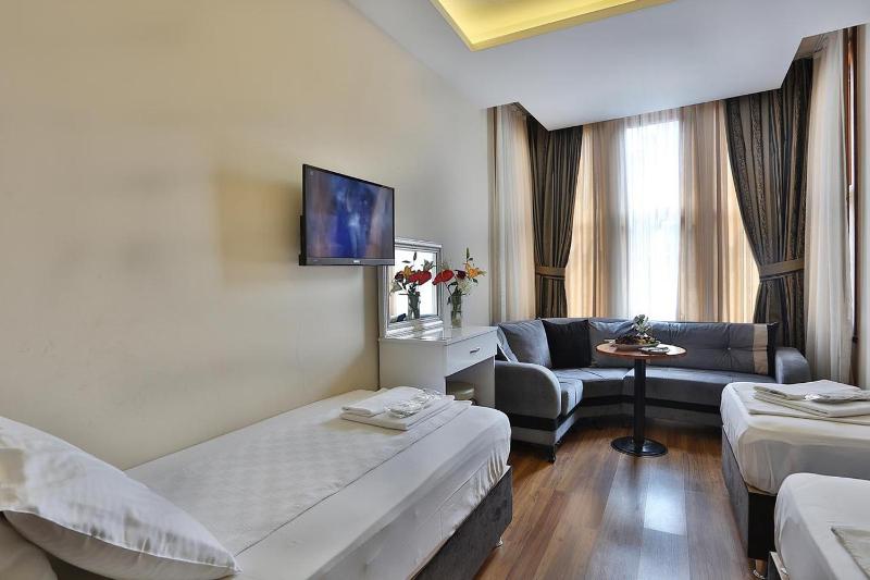 Quadruple Room image 3