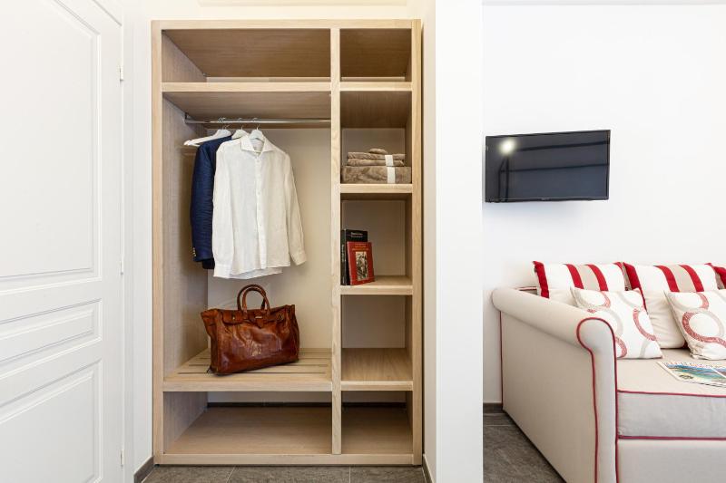 Deluxe Double Room with Shower image 3