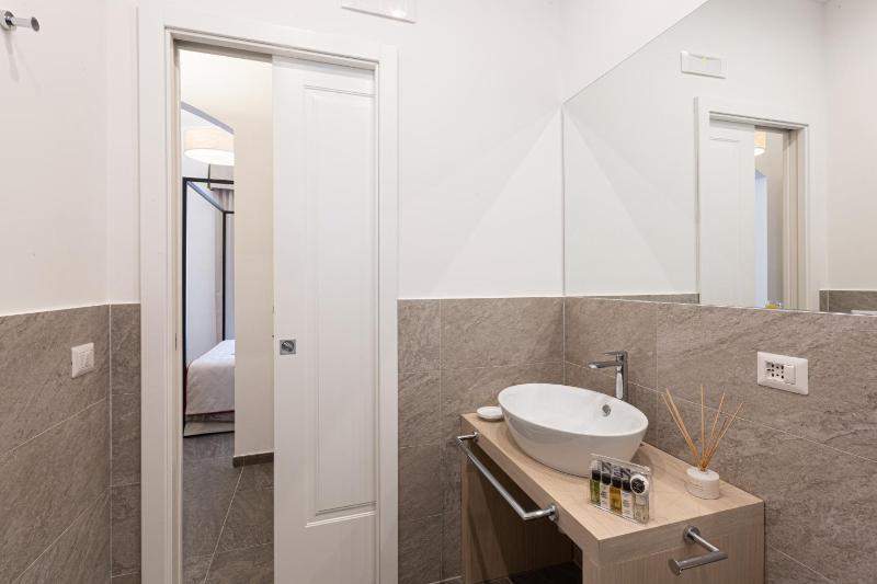 Deluxe Double Room with Shower image 4
