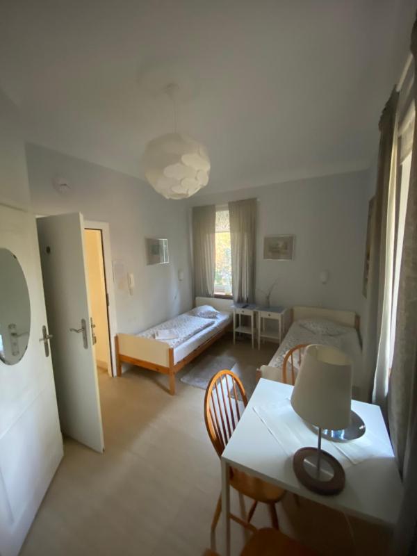 Twin Room image 2