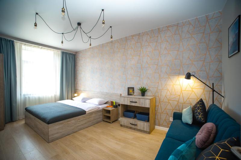 3 bedroom 2 bathroom Apartment near Forum Lviv - image 1