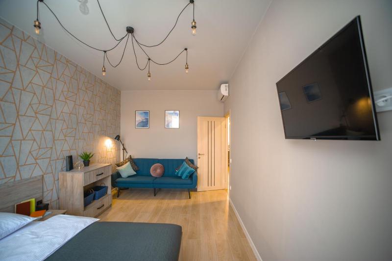3 bedroom 2 bathroom Apartment near Forum Lviv - image 9