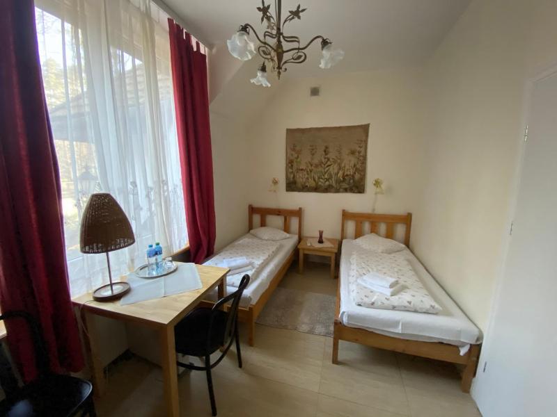 Twin Room image 2