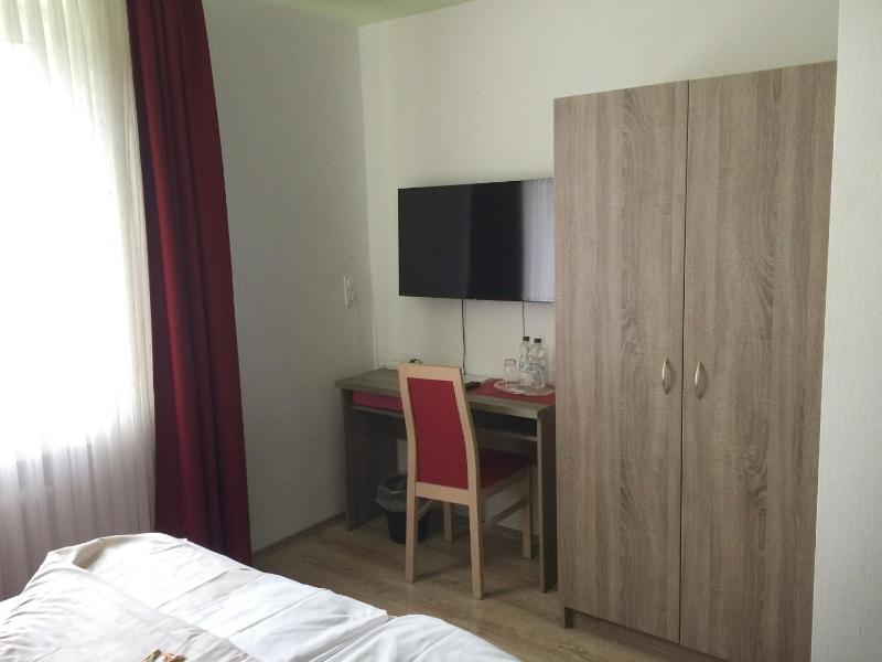 Standard Double Room image 4
