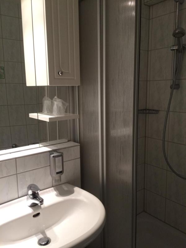 Single Room with Shower image 4