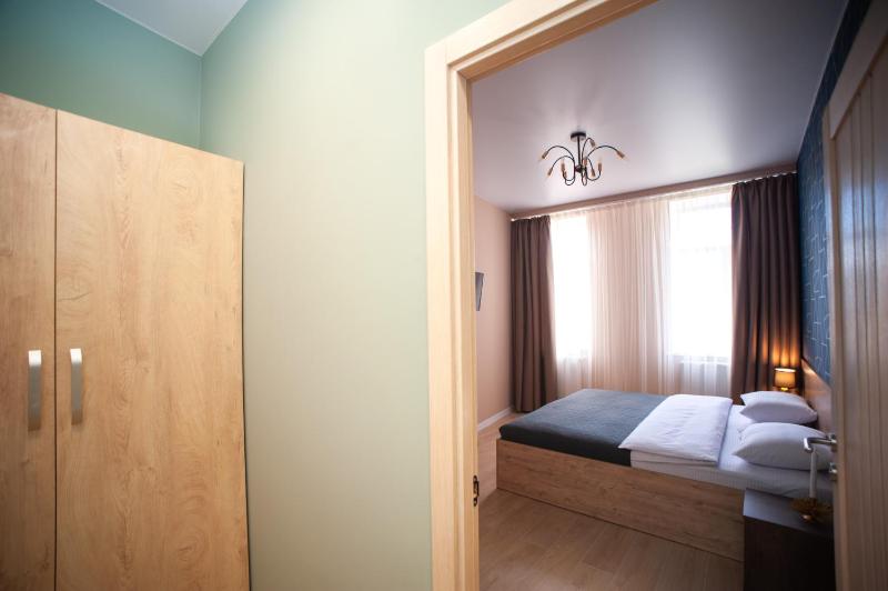 3 bedroom 2 bathroom Apartment near Forum Lviv - image 2