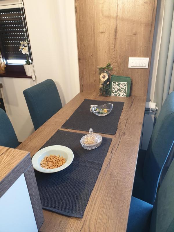 One-Bedroom Apartment image 3