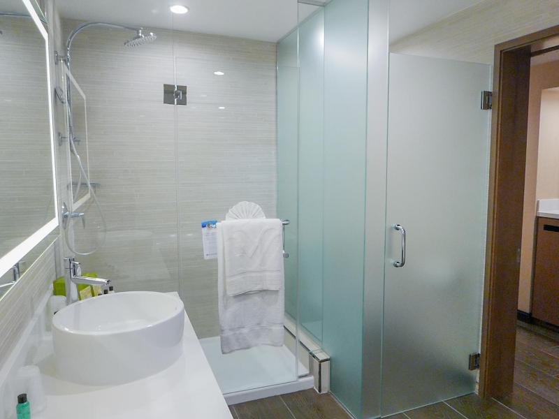 King Suite - Non-Smoking image 2