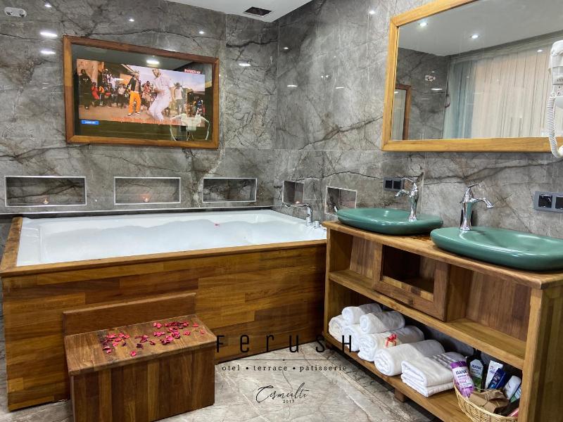 Suite with Sauna image 3
