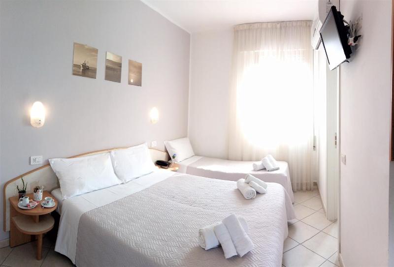 Triple Room with Garden View image 3