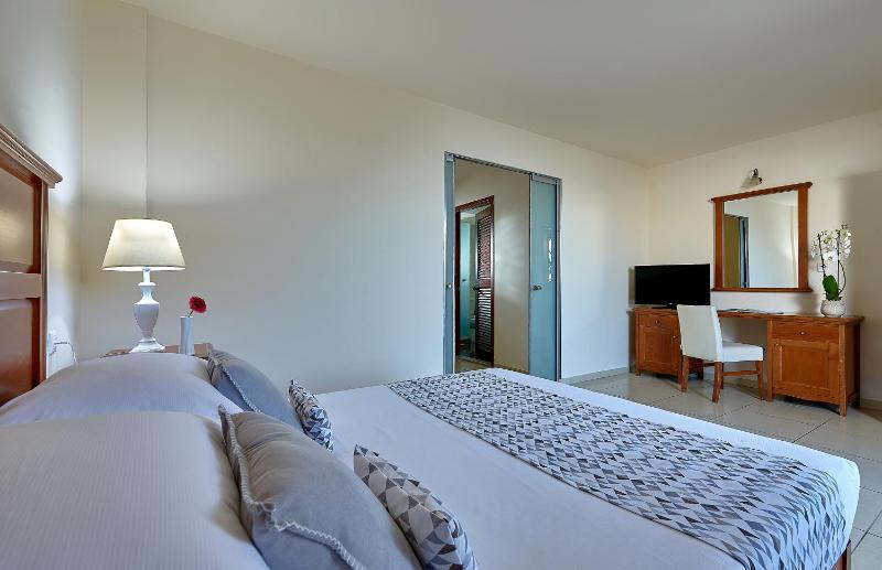 Superior Family Room image 3