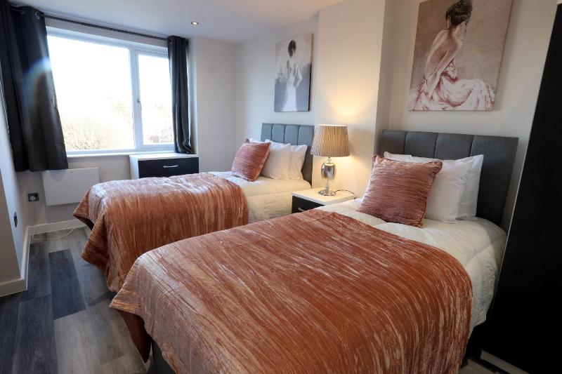 One-Bedroom Apartment image 2