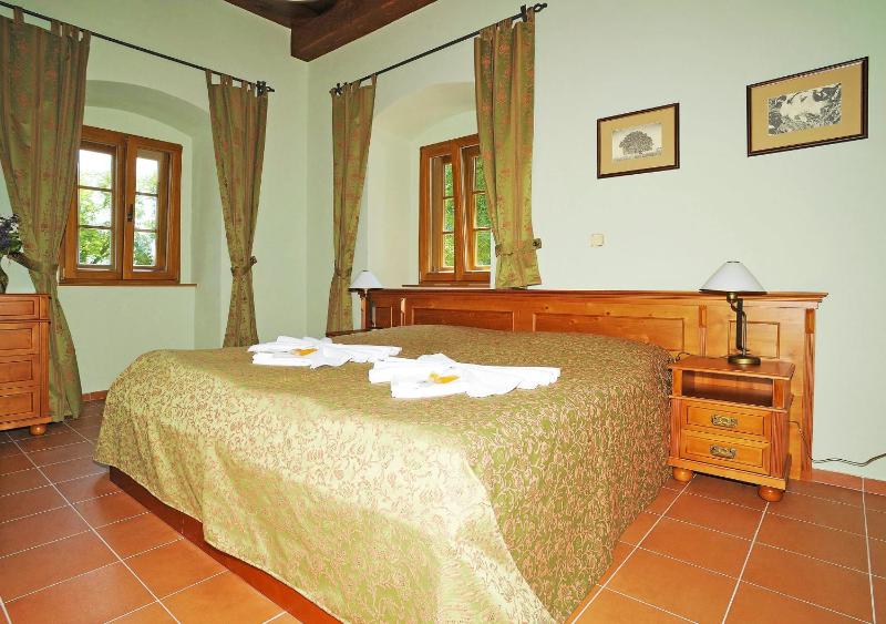 Deluxe Double Room image 3