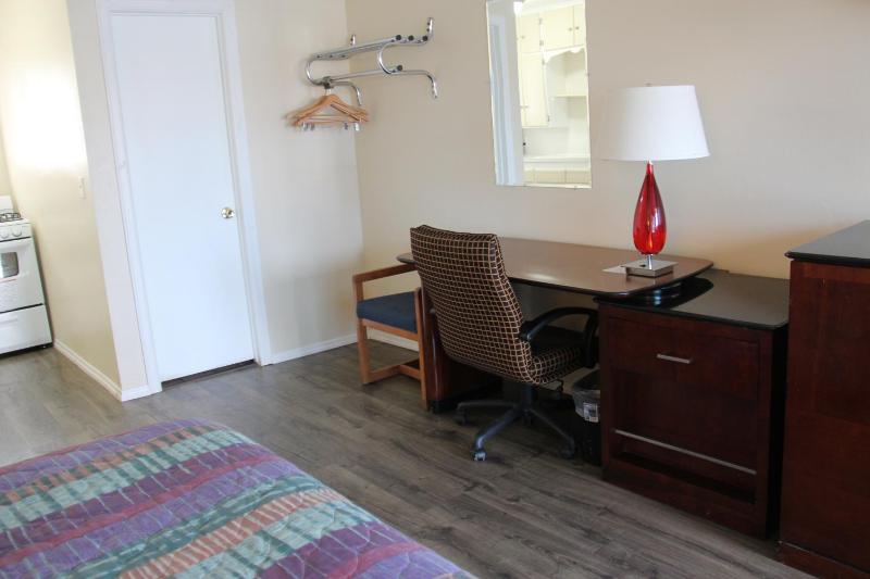 Superior Queen Room image 3