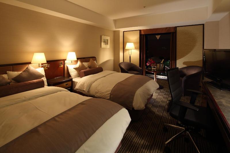 Deluxe Twin Room with Castle View -Non-Smoking image 2