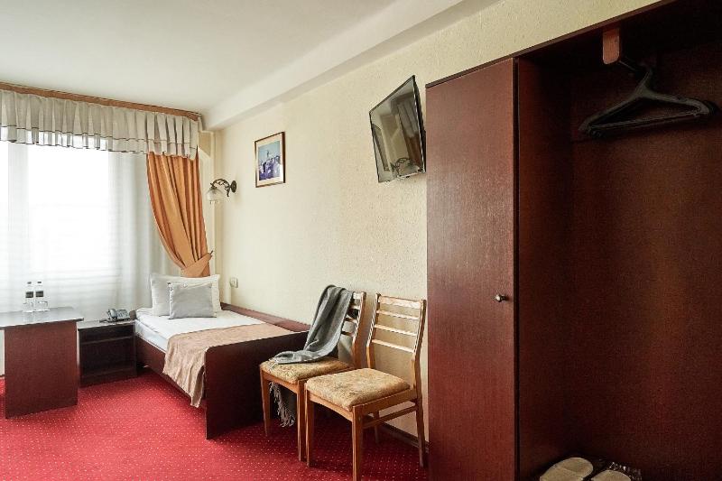 Standard Double or Twin Room image 3