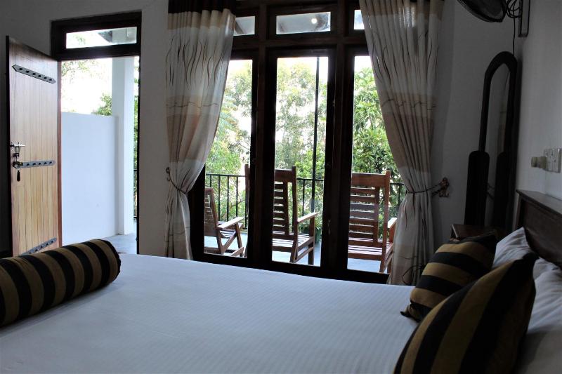 Amado Homestay Ella - image 20