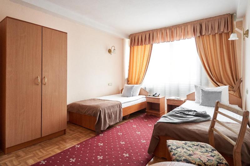 Twin Room with Shared Bathroom image 4