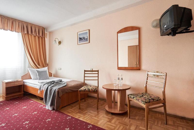 Twin Room with Shared Bathroom image 3