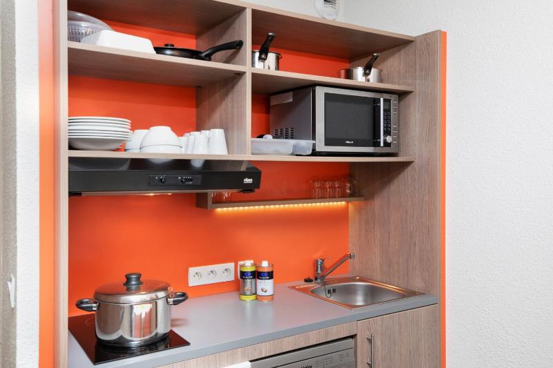 One-Bedroom Apartment with Park View (6 Adults) image 2