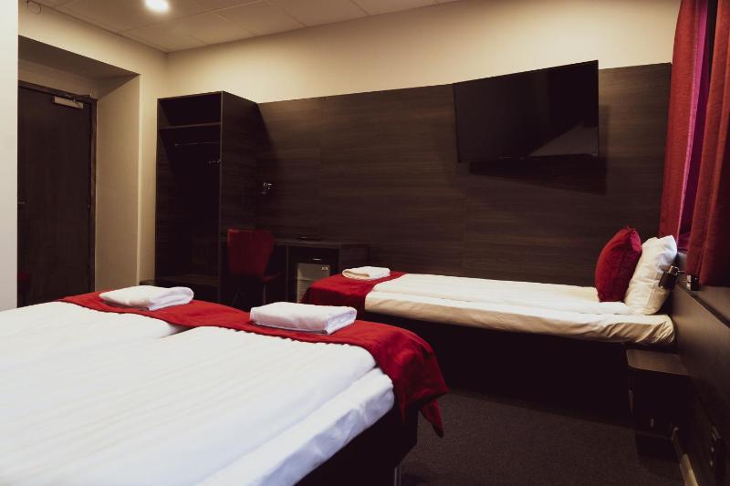 Standard Triple Room image 4