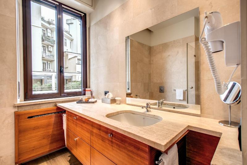 One-Bedroom Apartment image 4