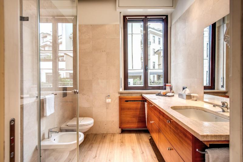 One-Bedroom Apartment image 3