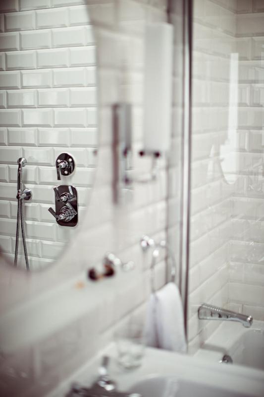 Superior Double Room with Free Access to Steam Bath image 3