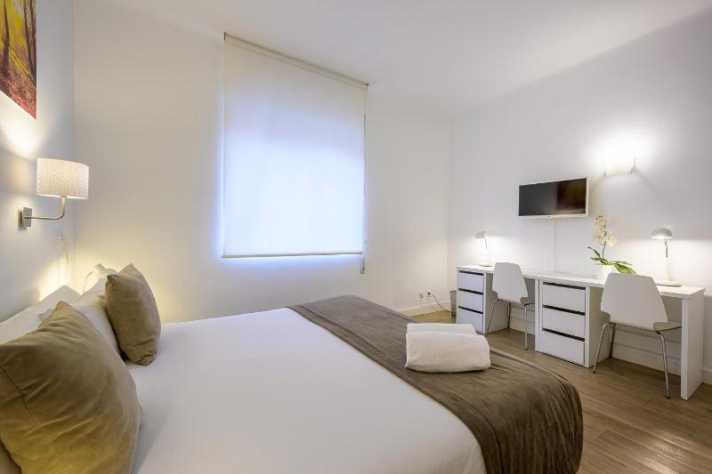 Standard Double or Twin Room image 3