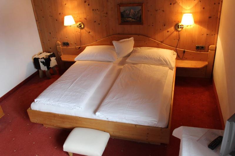 Double Room image 3