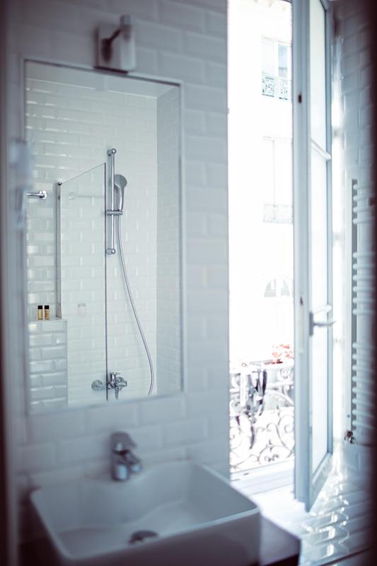 Deluxe Double or Twin Room image 4