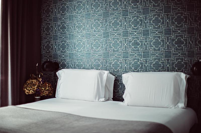 Deluxe Double or Twin Room image 2