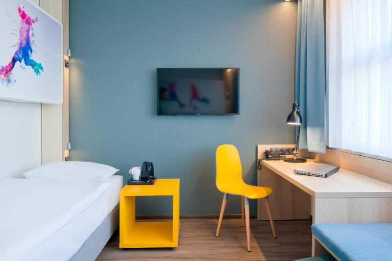 Triple Room with Private Bathroom image 3